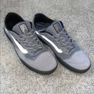 NWT Vans AVE Pro Reflective Gray Black White